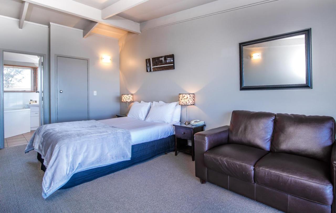 Twin Peaks Lakeside Inn Taupo Kültér fotó