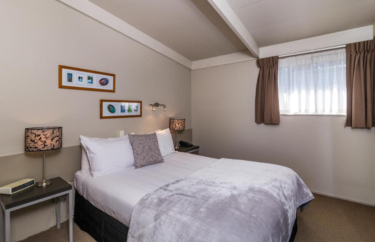Twin Peaks Lakeside Inn Taupo Kültér fotó