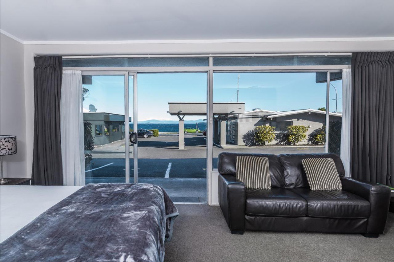 Twin Peaks Lakeside Inn Taupo Kültér fotó