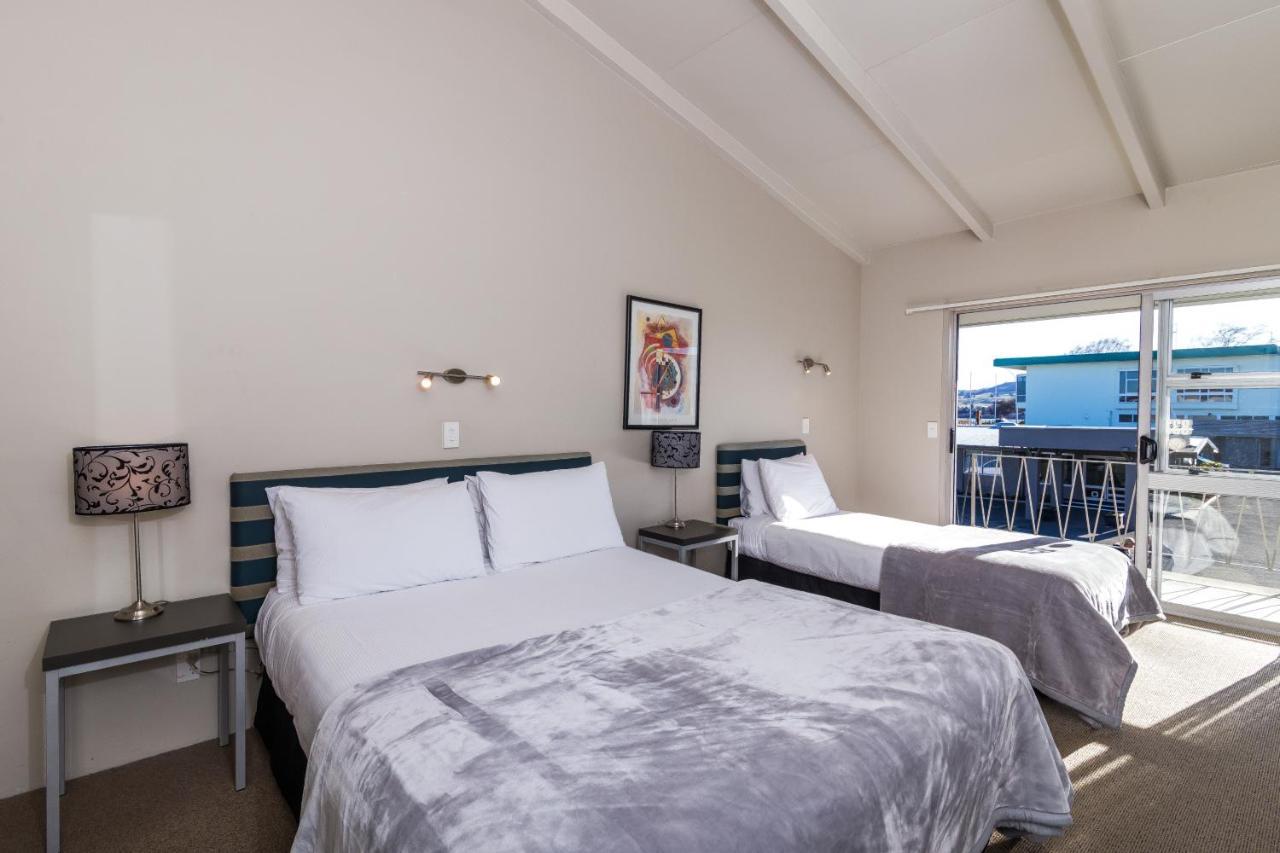 Twin Peaks Lakeside Inn Taupo Kültér fotó