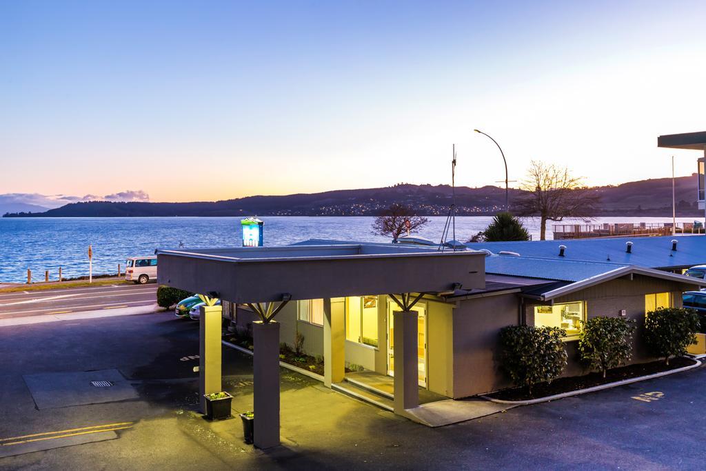 Twin Peaks Lakeside Inn Taupo Kültér fotó