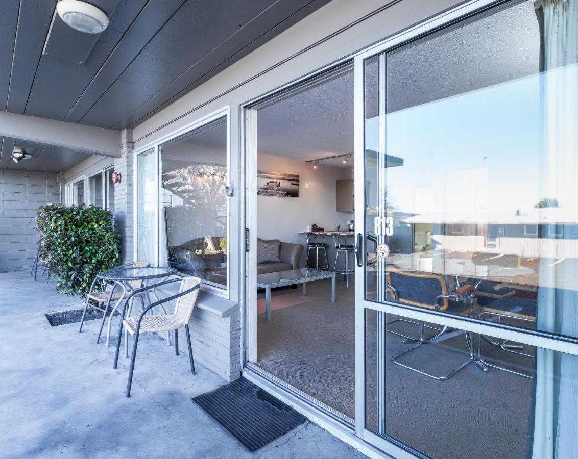 Twin Peaks Lakeside Inn Taupo Kültér fotó
