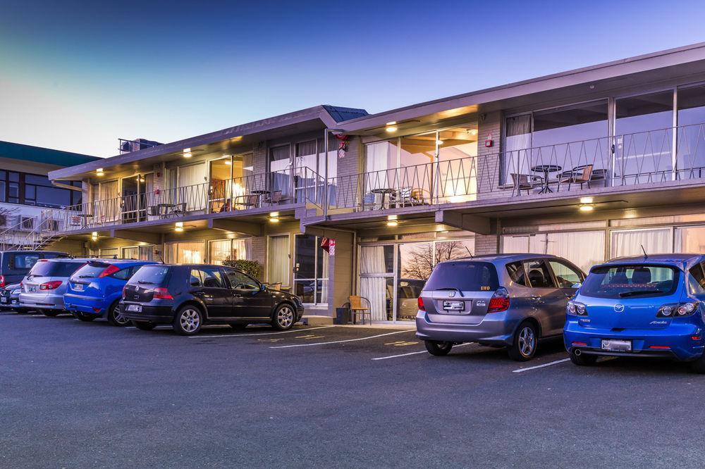 Twin Peaks Lakeside Inn Taupo Kültér fotó