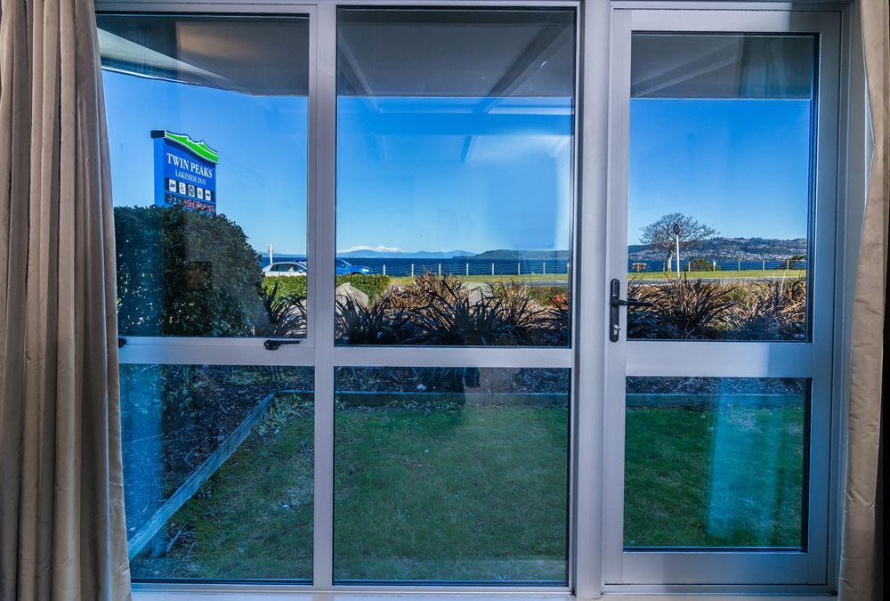 Twin Peaks Lakeside Inn Taupo Kültér fotó