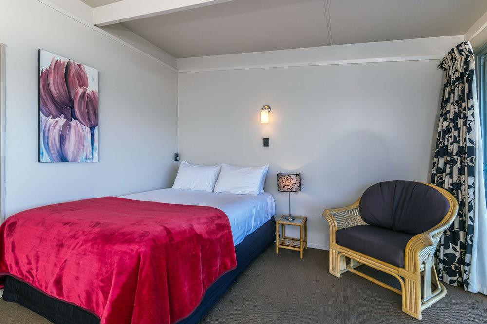 Twin Peaks Lakeside Inn Taupo Kültér fotó