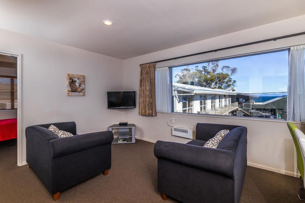 Twin Peaks Lakeside Inn Taupo Kültér fotó
