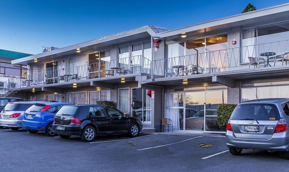 Twin Peaks Lakeside Inn Taupo Kültér fotó