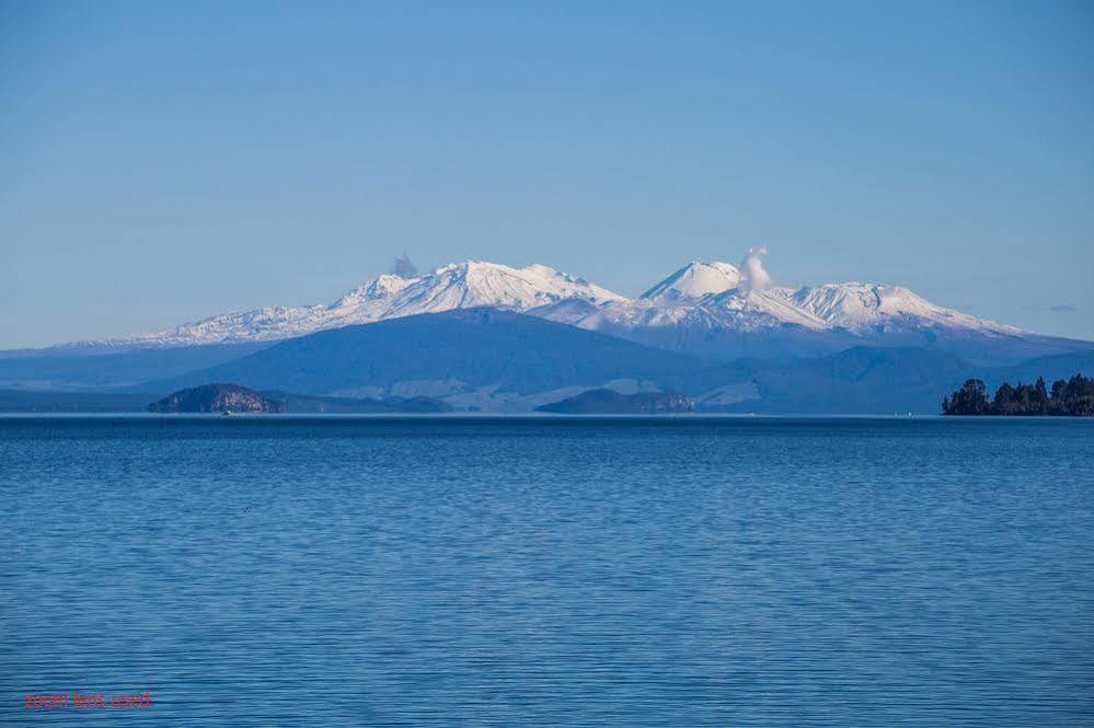 Twin Peaks Lakeside Inn Taupo Kültér fotó